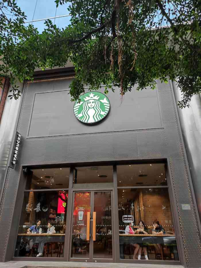 星巴克(桂林微笑堂店)-"因为地处桂林最热闹的地段,这个星巴克常年.