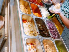 自助取餐区-三兄弟高炉烧饼