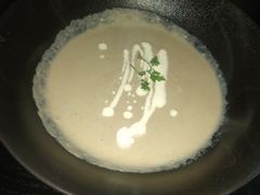 松露蘑菇奶油汤-C&R西班牙餐厅