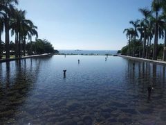 酒店大堂外的景观湖-三亚亚龙湾红树林度假酒店