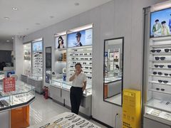 -光明眼镜·蔡司授权(徐泾店)