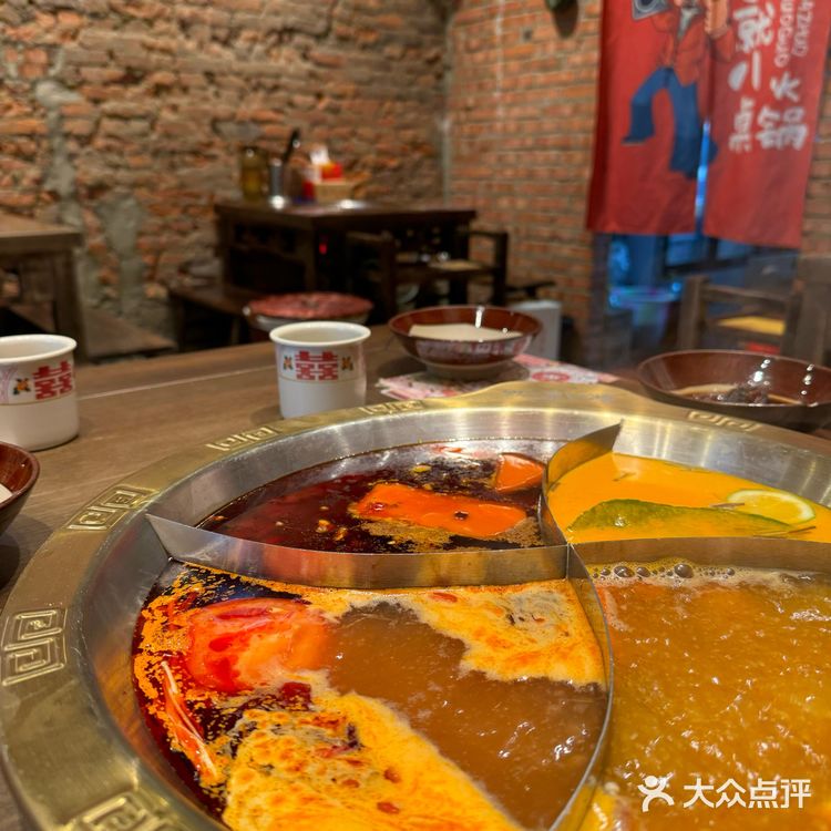 周末和朋友聚会选了这家火锅店,体验感超赞!