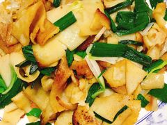 腊肉炕豆丝-深巷家味馆.湖北头牌红烧鱼头拌饭(黄陂店)