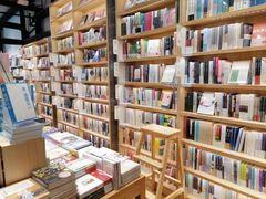 -猫的天空之城概念书店(杭州南宋御街店)