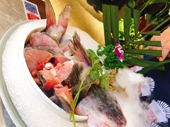 -野山舂·贵州现舂酸汤牛肉(民生路店)