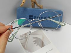 -罗伯特眼镜·蔡司官方授权(罗湖国贸店)