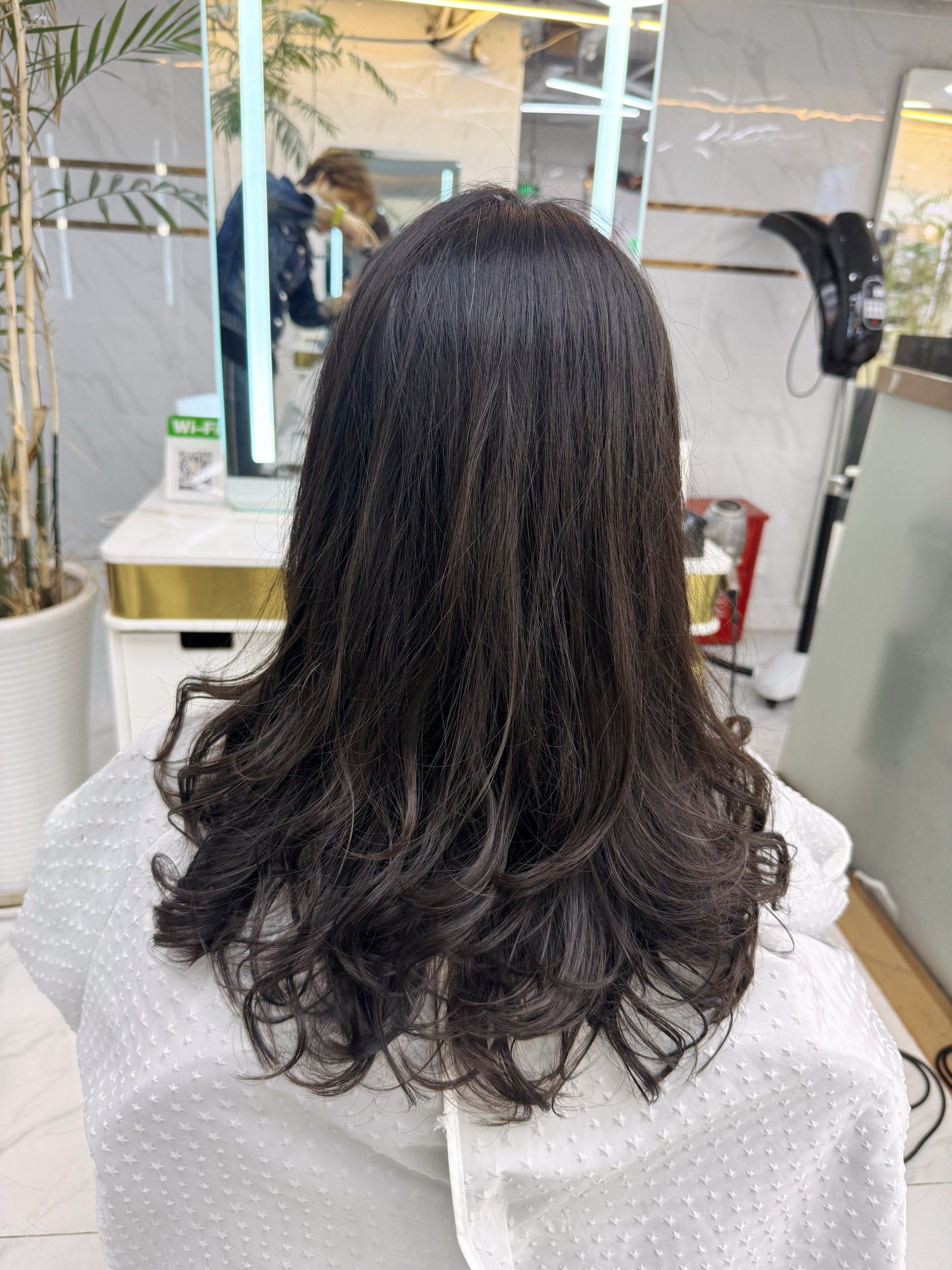 长发卷发修剪 后面