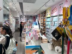 -名创优品(北京新中关购物中心地铁层店)