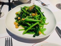 鹰嘴豆蒜香炒菠菜-洛缦音乐餐厅(工业展览馆万象城店)