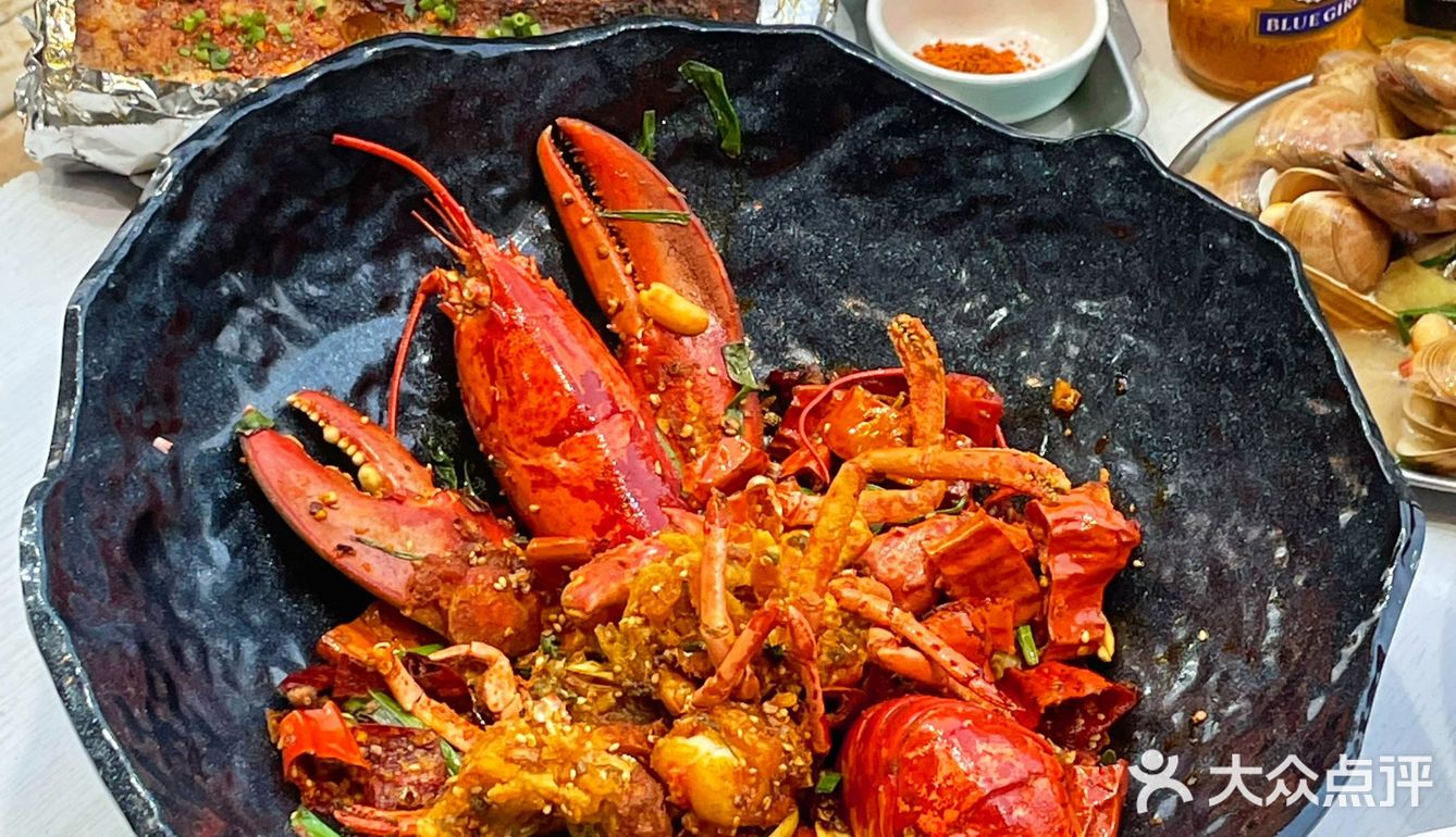 坐在路边当然要吃南京路边摊龙虾🦞啦 