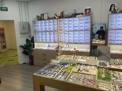 -天空之镜眼镜店蔡司依视路配镜授权零售店(望京颐堤港店)