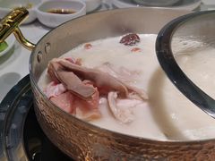-洪氏嗨捞·广东猪肚鸡·椰子鸡火锅(西咸万象城店)
