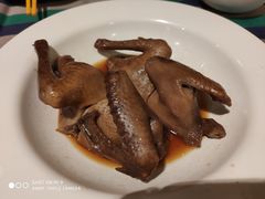 卤水汁乳鸽一只-兰桂坊粤泰美食(较场西店)