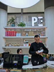 -PE SALON 
