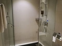 -武汉光谷广场杨家湾地铁站怡程酒店