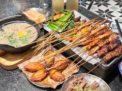 -何妹湿辣牛肉·粤式烧烤砂煲(桂雅路店)