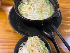 -丽虹云南过桥米线(兴工街店)