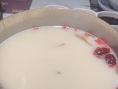 -洪氏嗨捞·广东猪肚鸡·椰子鸡火锅(西咸万象城店)