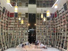 -钟书阁(松江泰晤士小镇店)