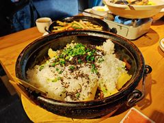 -帅巴人舅母子腊蹄民俗村