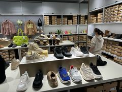 -UGG(燕莎奥特莱斯购物中心店)