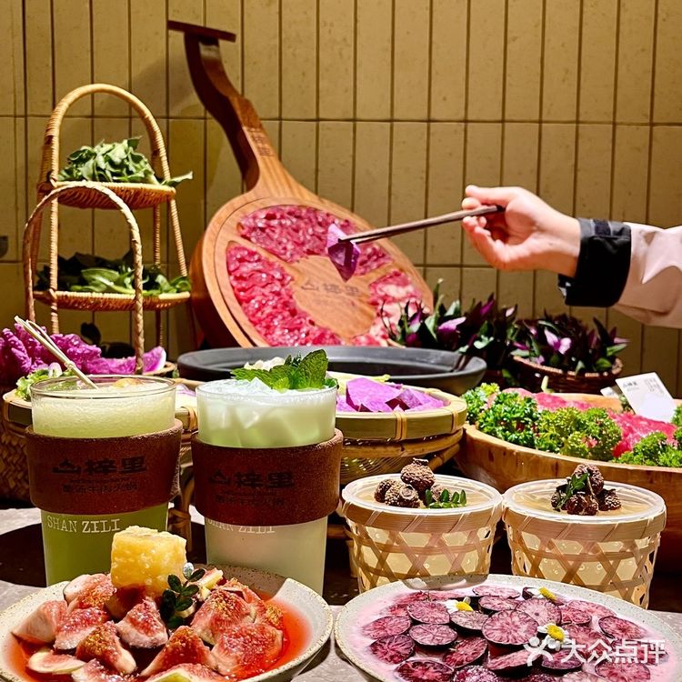 Wokkk！！！紫气东来了！漂亮火锅。。。