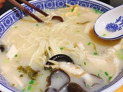 鲍蛤蛏海鲜面-沪西老弄堂面馆(定西路店)