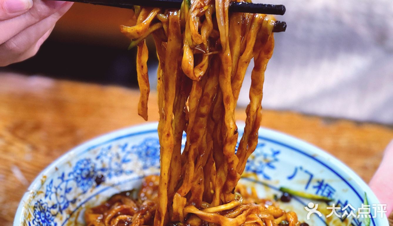 “她”点名要吃的卤煮!