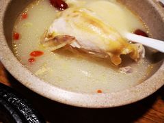 参鸡汤-百年石锅饭·朝鲜族传统民餐