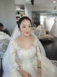 -雪莉美妆婚纱馆