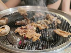 -围炉肉舍•炭烤活鳗•丹东海鲜烤肉(步行街店)