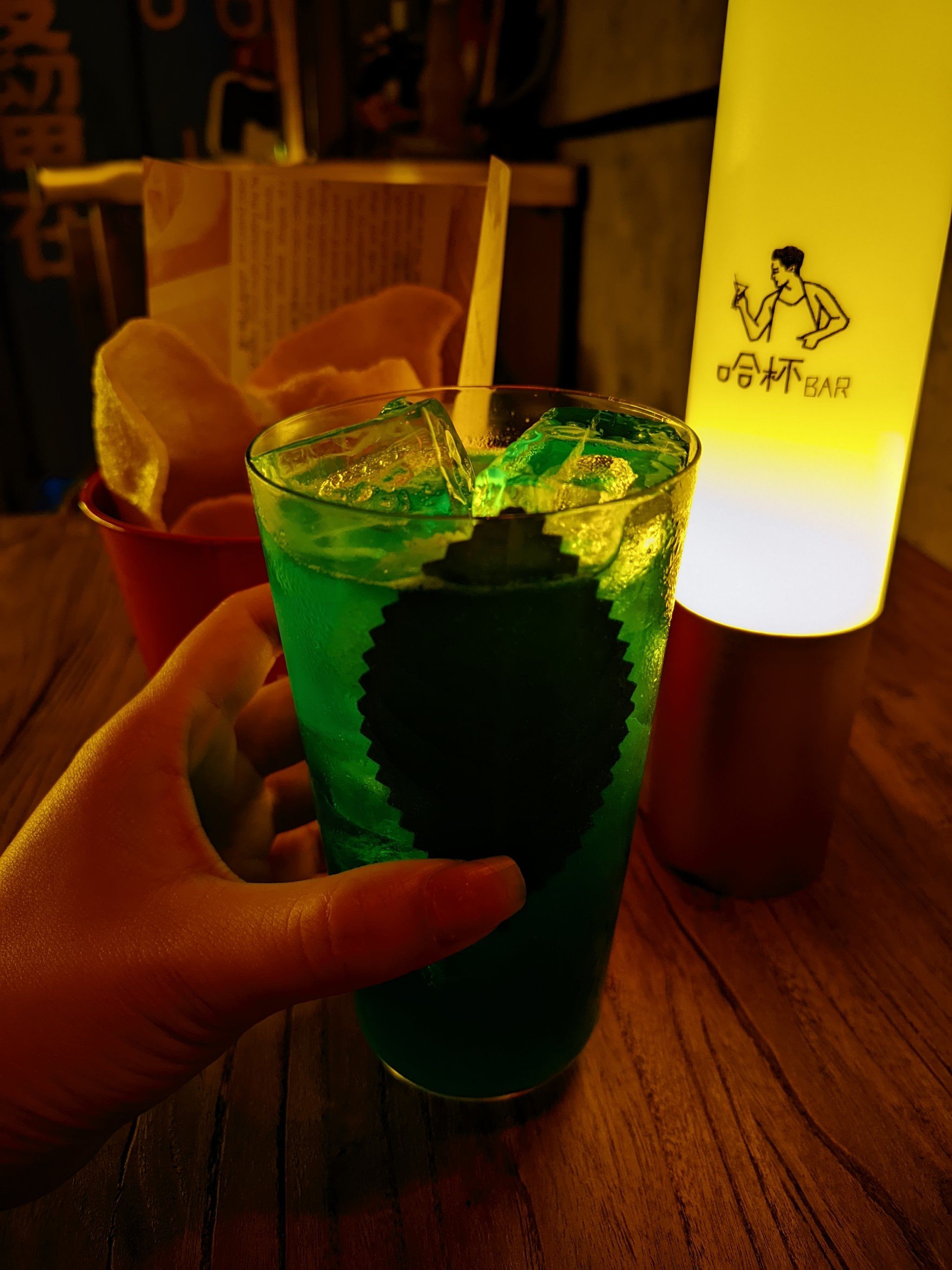 蓝精灵和独角兽颜值惊艳,味道也不错#青岛酒吧 #青岛bar #鸡尾酒特调