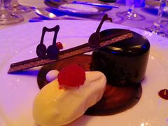 非常艺术的巧克力慕斯、冰淇淋等甜点-北京国贸大酒店