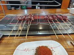 -哈尔滨小酒馆·鲜肉现穿自助烧烤(康新花园店)