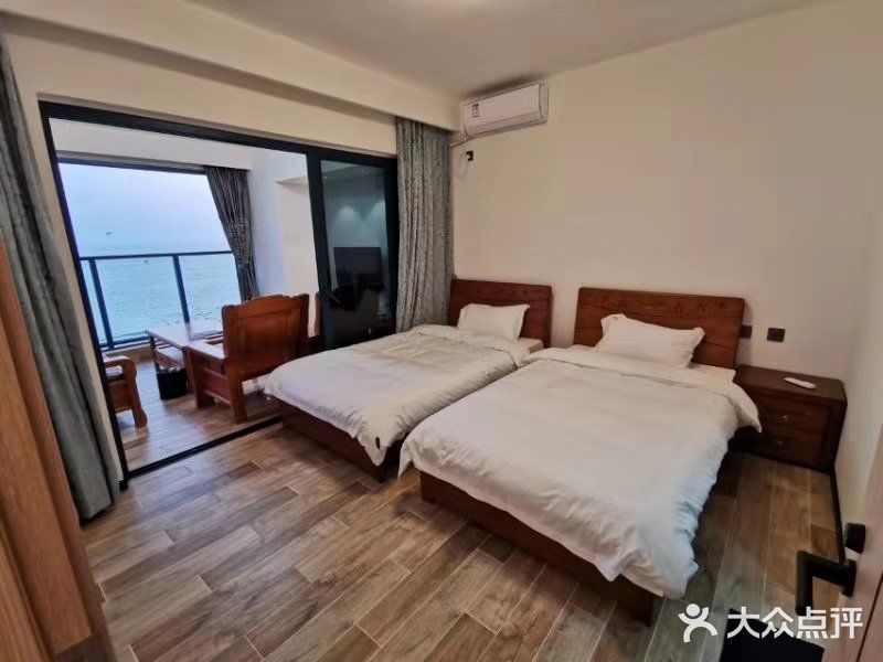 假期过去爽爽的，特别喜欢这海景，面朝大海，可以发呆