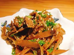牛蒡炒牛肉-綱元·海鲜豆捞(明州里店)