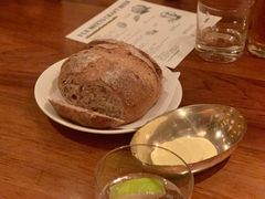 餐前面包-非常时髦餐厅VUE Restaurant(外滩茂悦大酒店)