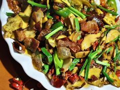 见手青炒腊肉-阿葉农家饭店
