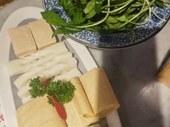 -尚尚仙·酸汤猪手·猪肚鸡火锅(华联万柳购物中心店)