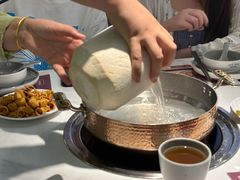 -洪氏嗨捞·广东猪肚鸡·椰子鸡火锅(西咸万象城店)