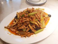 三河小炒-川人川菜馆·小龙虾·鲜虾现做(黄山路店)