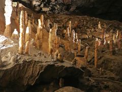 -波斯托伊纳溶洞