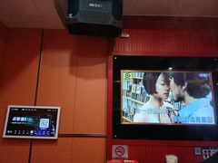 -唯爱KTV聚会餐厅(仙林东城汇店)