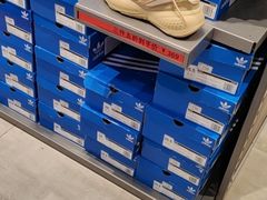 -王府井奥莱临潼小镇(临潼店)