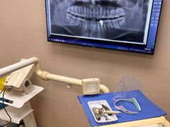 -瑞尔齿科(上海长风大悦城店)