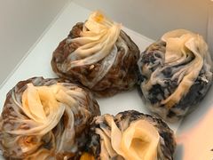 糯米咸蛋黄芝士烧卖-鑫震源·苏式大虾生煎(山塘街店)