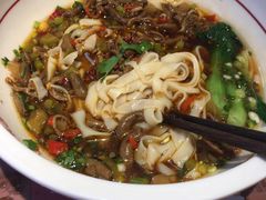 泡椒鸡杂米粉-呷佬·长沙手工米粉(金沙江路店)