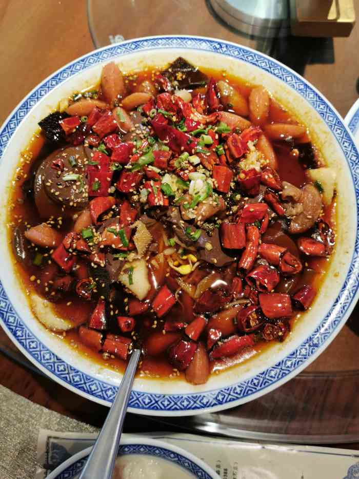 义春楼饭庄-"老街坊也算是报的老餐馆了,小学的时候常去.