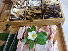 -花菇朵·云山雀 ll 野生菌锅·野果酸汤·精品滇菜(万柳店)