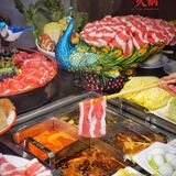 大口炫肉的过瘾四宫格|鸭血豆腐|扯面随便吃